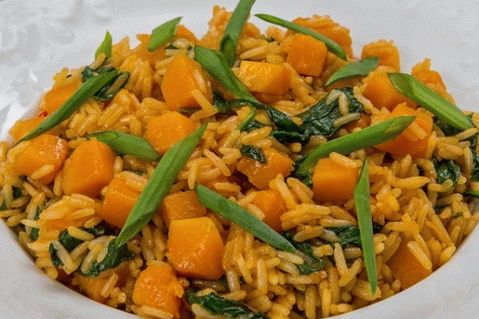 Пикантни зеленчуци с ароматен ориз