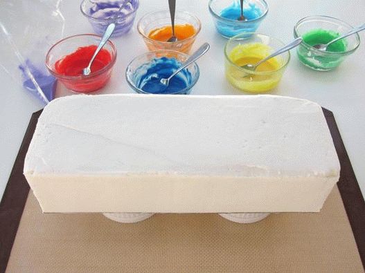 Тай Дай Дъга торта с тайна