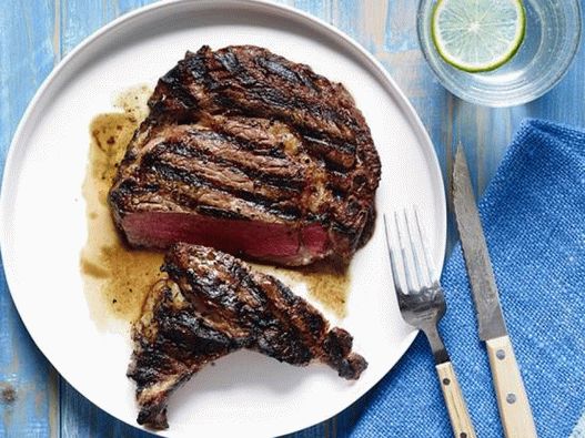 Стрийк пържоли на дървени въглища