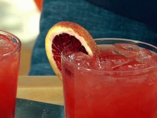 The photo - Campari и червен оранжев коктейл
