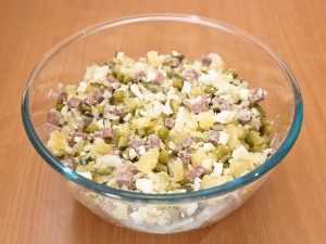 салата а Оливие Нова година