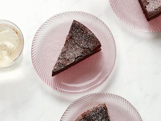 Снимка на безцветна шоколадова торта на Джулия Чайлд