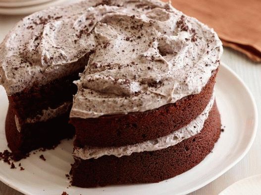 Снимка на шоколадова торта с Oreo Cookies и крем извара