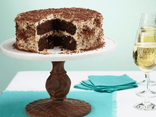Фото шоколадова торта с извара и сметана с ядки в карамел
