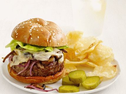 Снимка швейцарски бургери с гъби