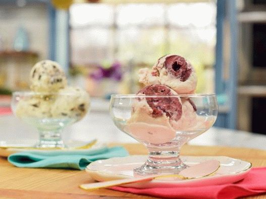 Фото кремообразен сладолед с череши