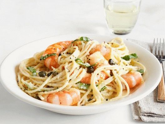 Снимка на спагети с лимонов сос и скариди