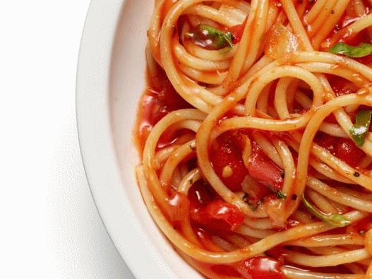 Снимка на спагети със сос маринара
