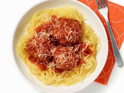Снимка на спагети тиква с кюфтета