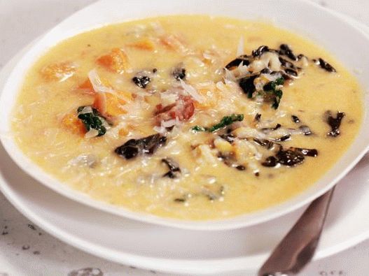 Фото тиквена супа с наденица и ориз