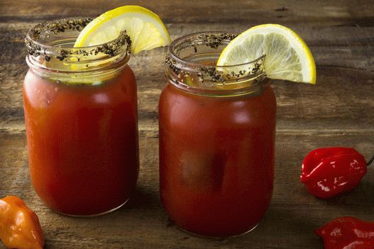 Снимка домати бира или коктейл червен петел