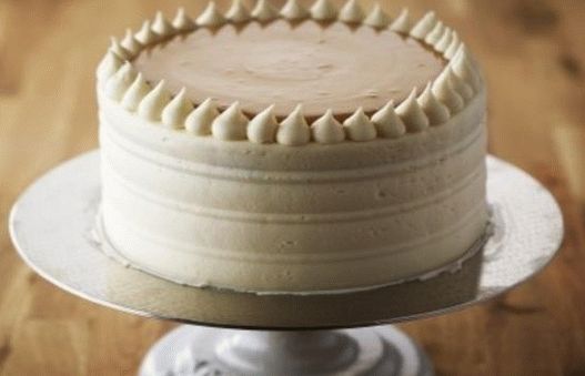 Снимка на ванилова торта за рожден ден с патисиерен крем