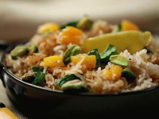 Фото вегетариански ориз пилаф с сушени кайсии
