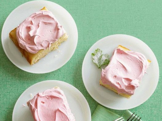 Фото викторианска торта с розови здравец