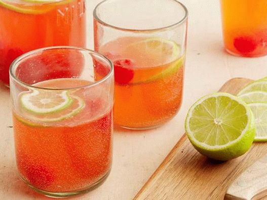 Снимка на лимонада от черешови лимони