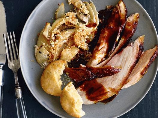 Фото запечена свинска шунка в джинджифилова и прасковена глазура