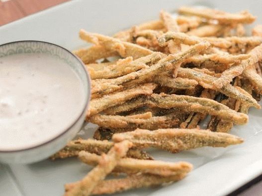 Снимка печен халапенос с изпечен чесън със ранчо сос